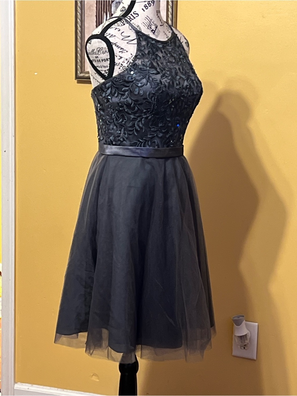 Morilee Madeline Gardner Embroidered Cocktail Dress in Charcoal Sz 8 - Picture 10 of 13